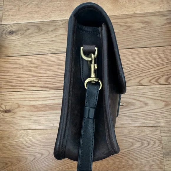 Vintage Coach Turnlock Clutch 9832, Black Leather Unisex
